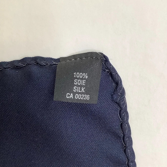 2/$30 VINTAGE Navy Silk Stripe Tie & Pocket Square - Picture 14 of 16